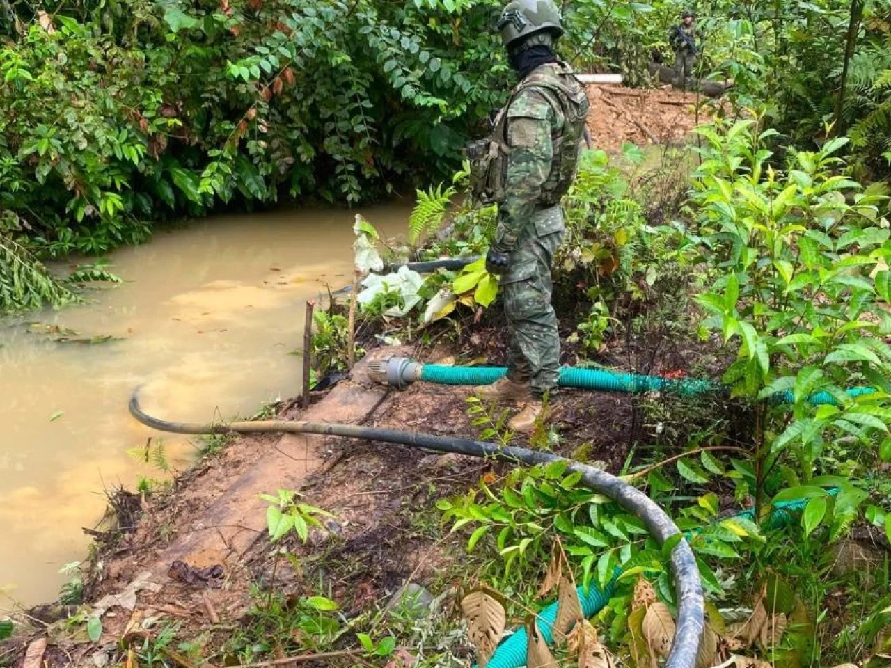 Ejército desmantela campamentos vinculados a minería ilegal en Sucumbíos