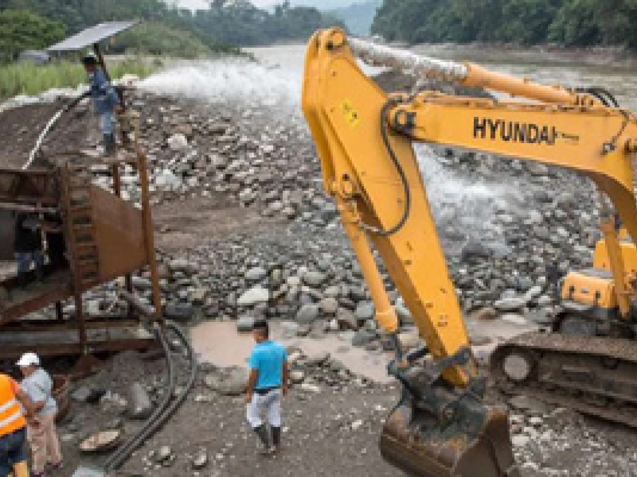 Indígenas cofanes denuncian actividades de minería ilegal