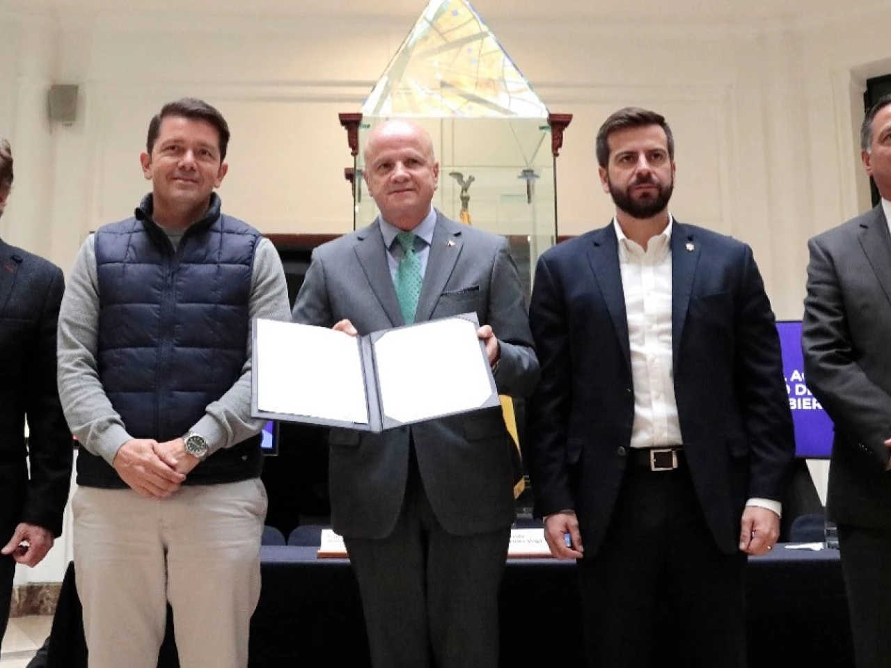 El gobierno asignó $ 300 millones para el pago de la deuda histórica del Estado con el IESS