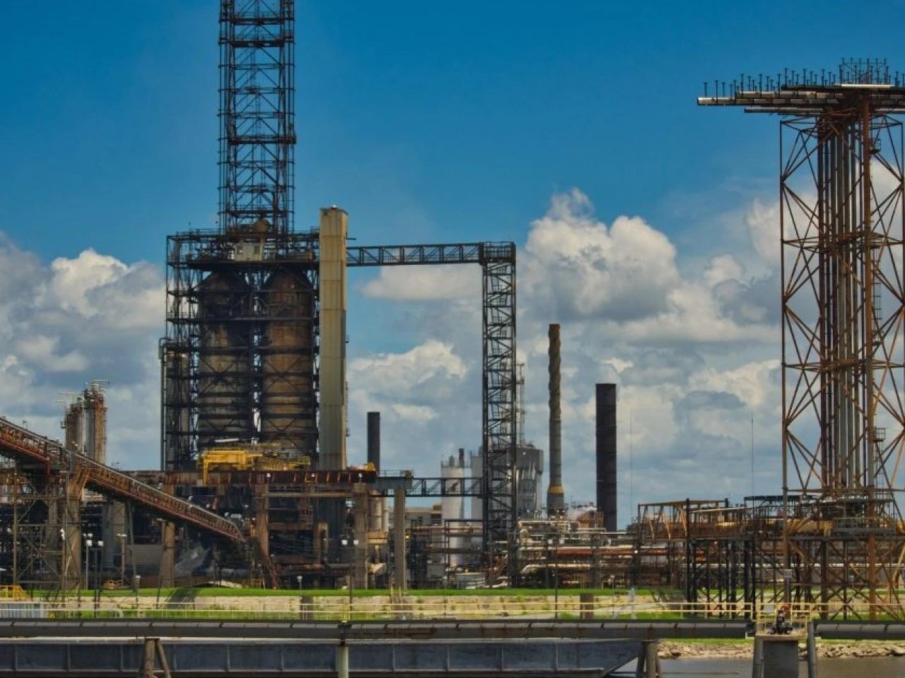El petróleo WTI, referente de Ecuador, cayó a $ 55,76