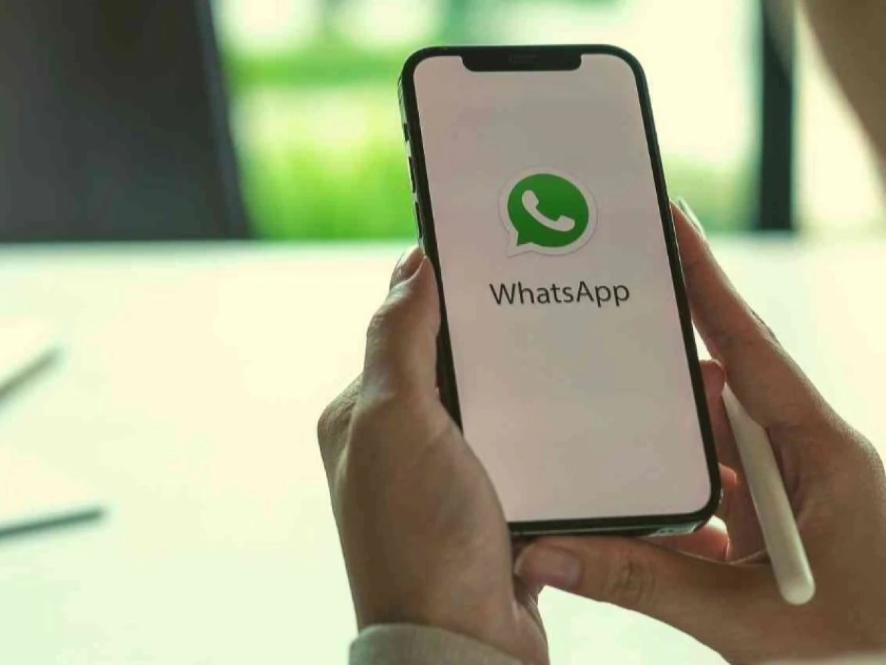 Banco Internacional habilita avances en efectivo vía WhatsApp