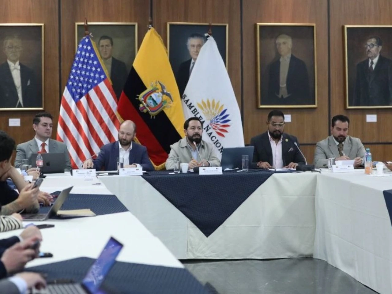 Ecuador y Estados Unidos estrechan lazos para legislar sobre Inteligencia Artificial