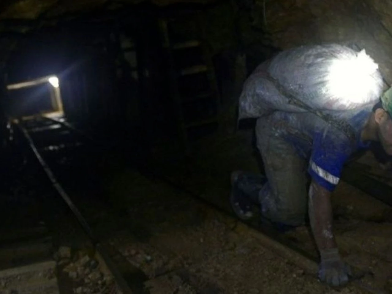 Colombia: Al menos 25 mineros están atrapados en una mina de oro