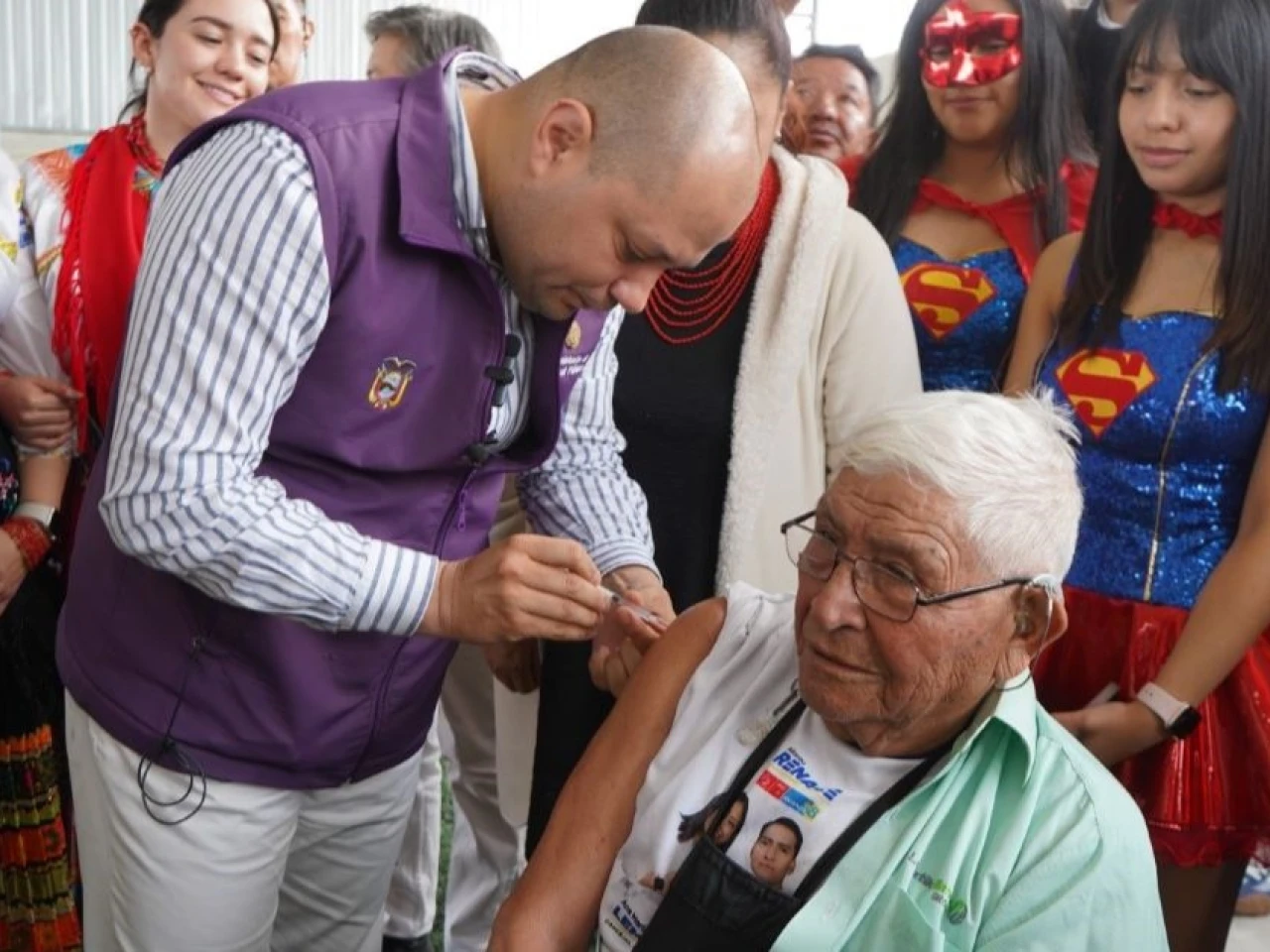 Covid: Ecuador lanzó campaña anual de vacunación