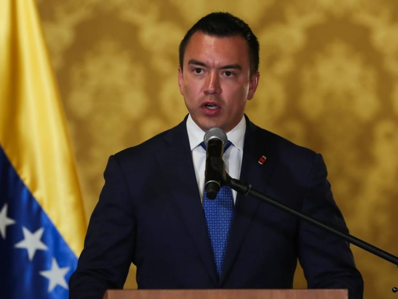 Riesgo país de Ecuador cae a 396 puntos y alcanza su nivel más bajo en más de una década
