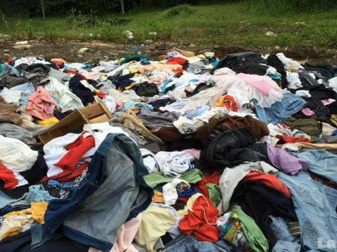 Funcionaria renuncia tras escándalo por ropa donada