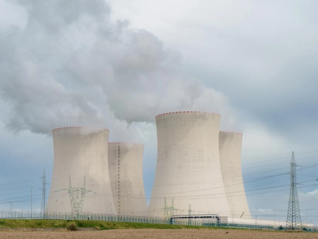 Ecuador y otros países de América Latina evalúan la energía nuclear como opción eléctrica