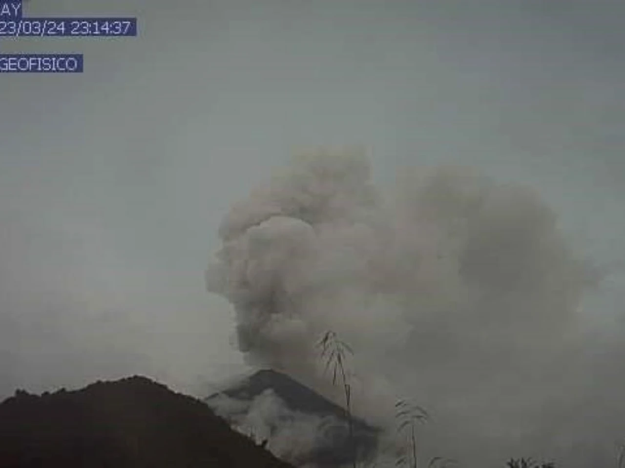 El Sangay generó cerca de 90 explosiones en un día