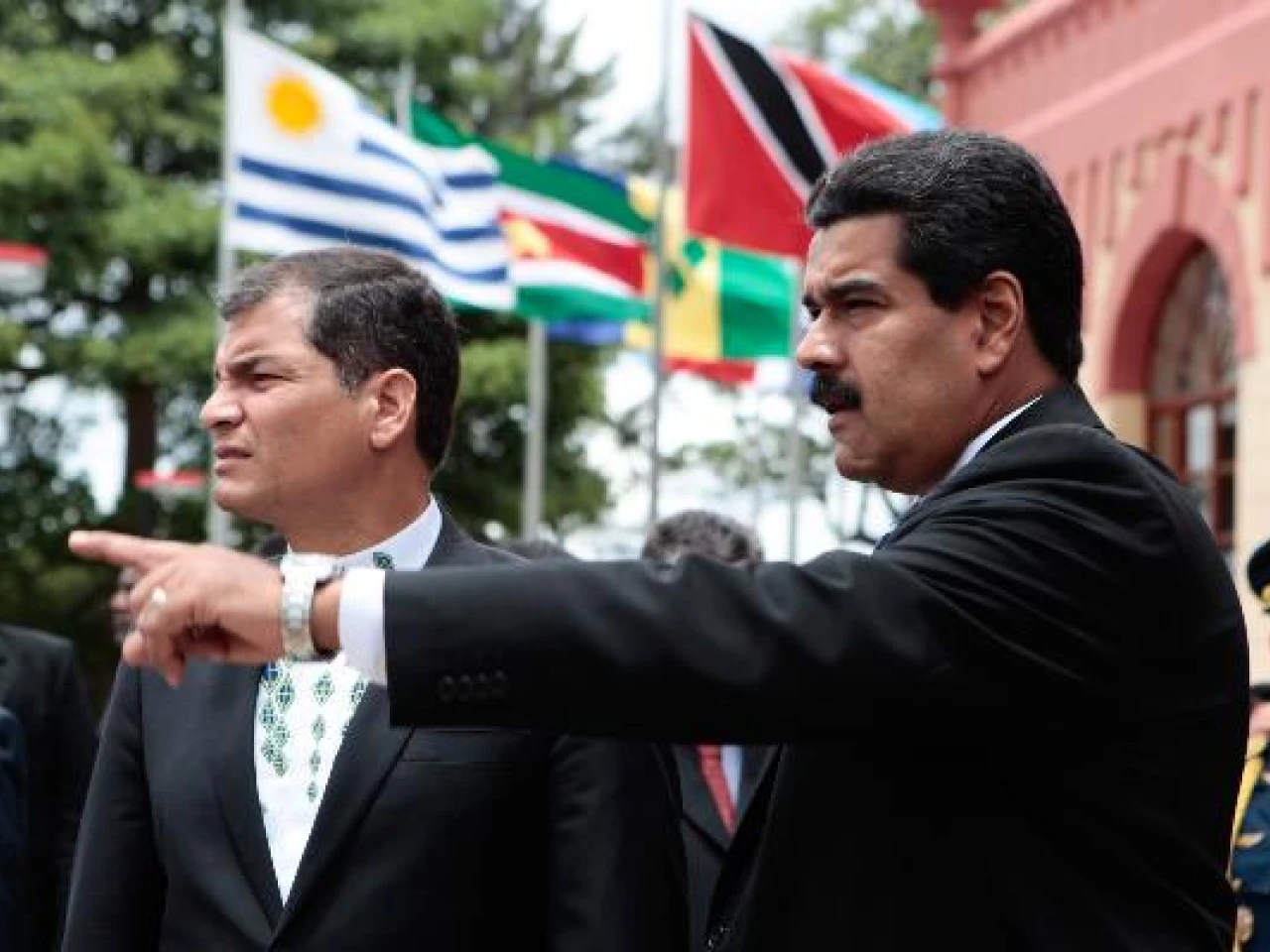 Gobierno presenta documentos de la financiación venezolana a Correa