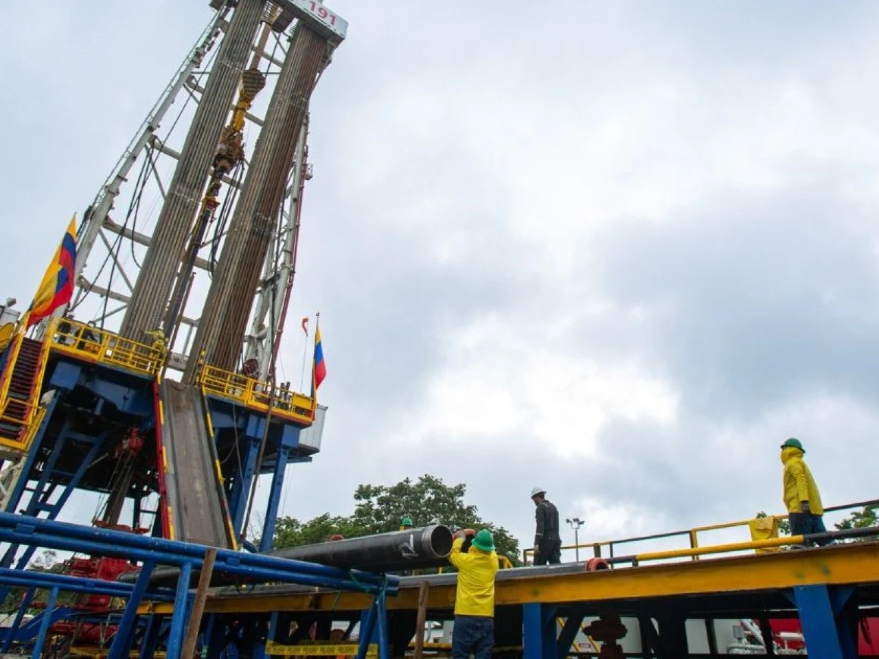 Gobierno evalúa seguro petrolero para proteger ingresos estatales