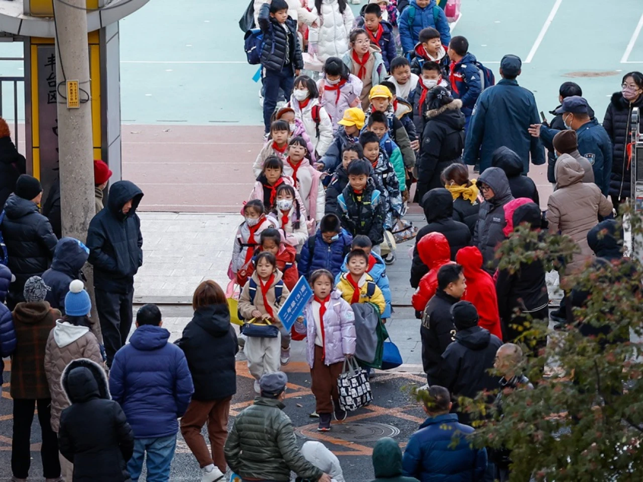 La OMS pide más información a China ante el aumento de casos de neumonía infantil