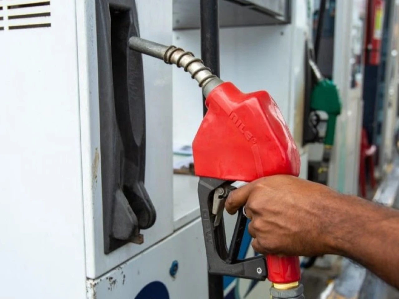Gasolinas Extra y Ecopaís subirán a USD 3,164 por galón desde el 12 de mayo