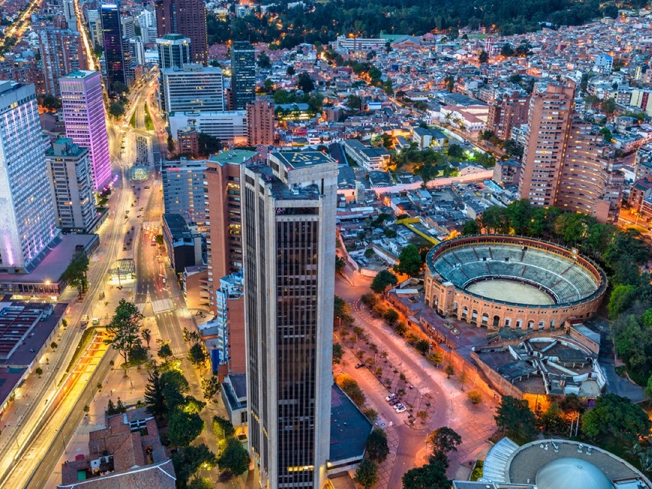 La jornada laboral de 42 horas ya rige en Colombia: así cambia el trabajo para empresas y empleados