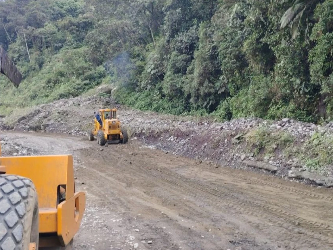 Cierres en la vía E45 por trabajos de mantenimiento en oleoducto en Sucumbíos