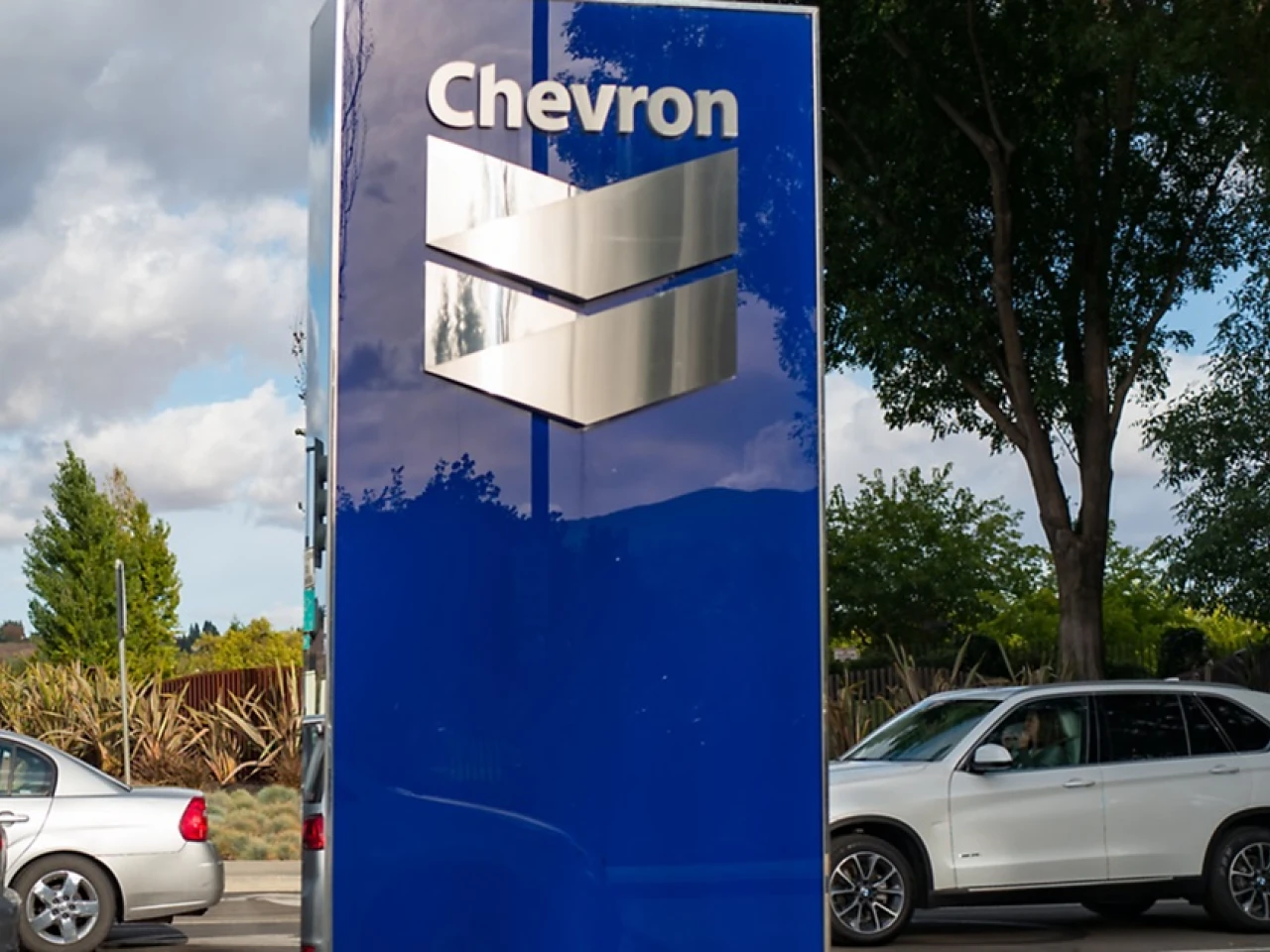 Chevron reporta menor ganancia en cinco años pese a superar expectativas del mercado