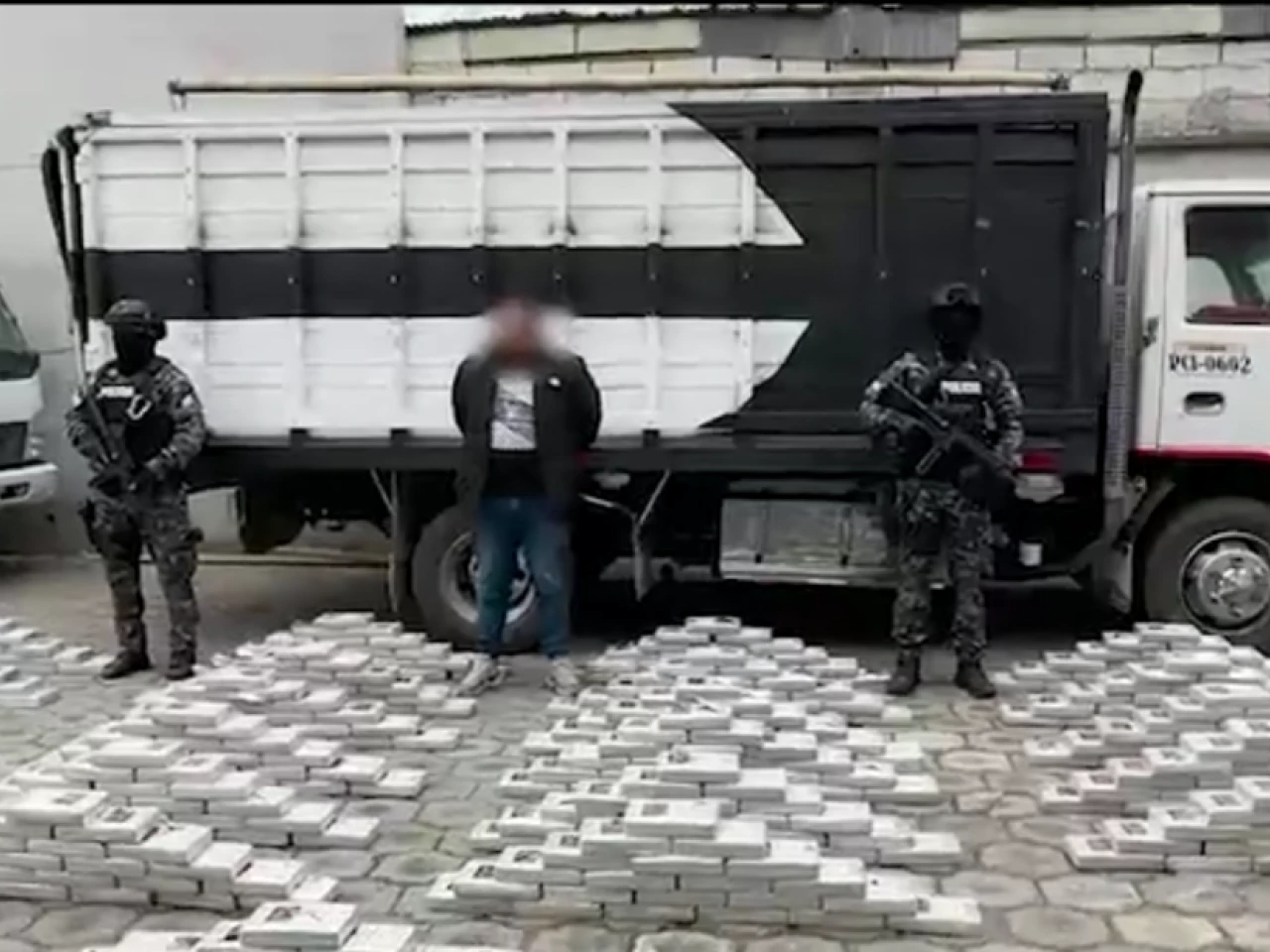 600 kilos de cocaína fueron hallados en un camión en Ibarra