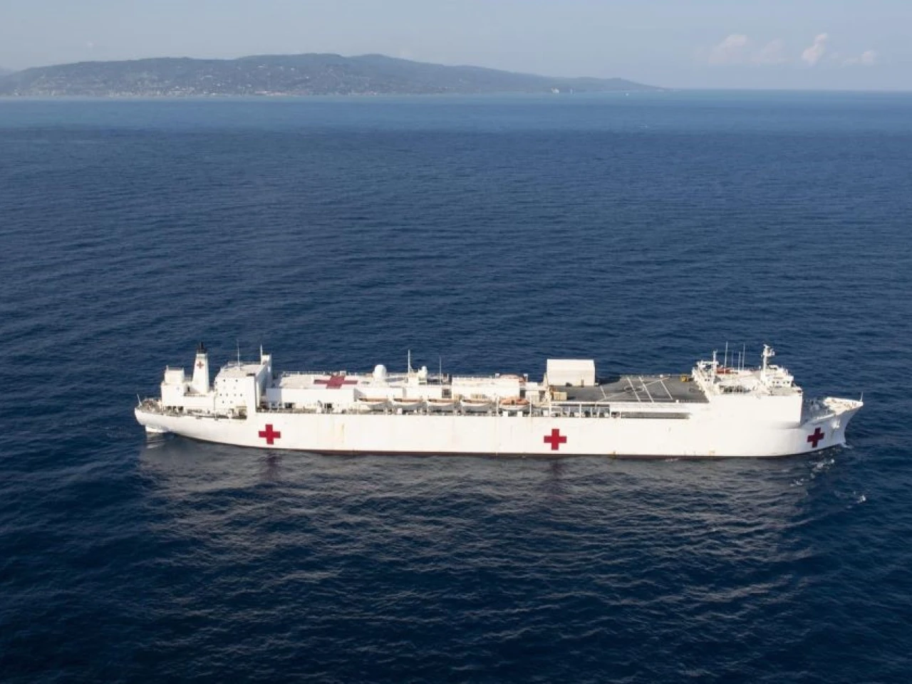 Buque hospital de la Armada de EEUU comienza su gira por Latinoamérica