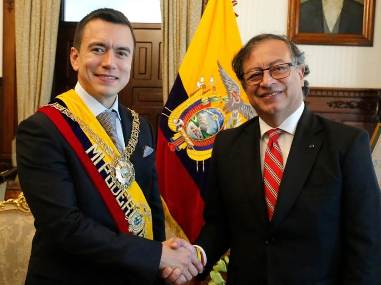Noboa mantuvo con Petro su primera reunión como presidente