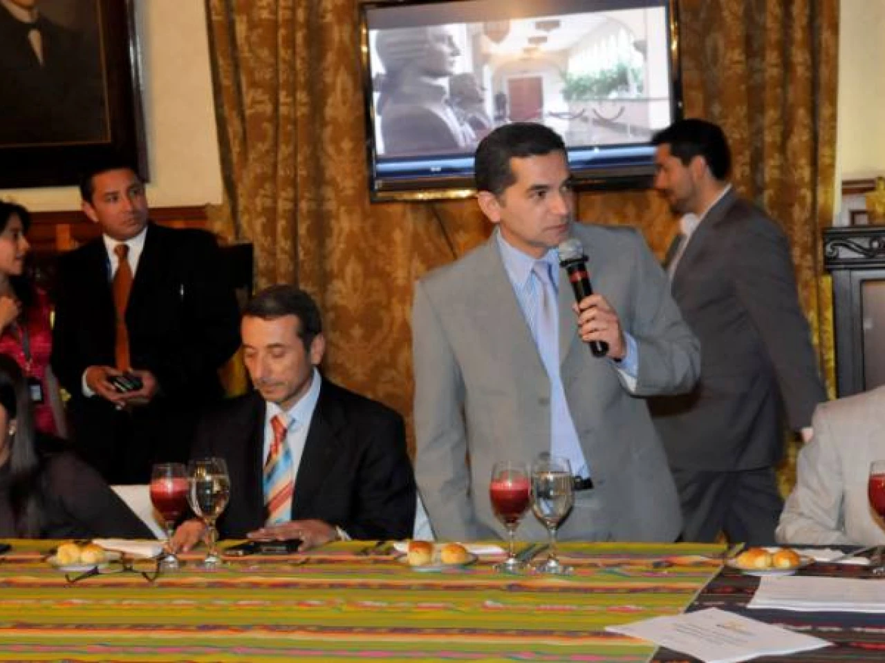 Firmas ligadas a Fernando y Vinicio Alvarado en la ruta de recursos públicos