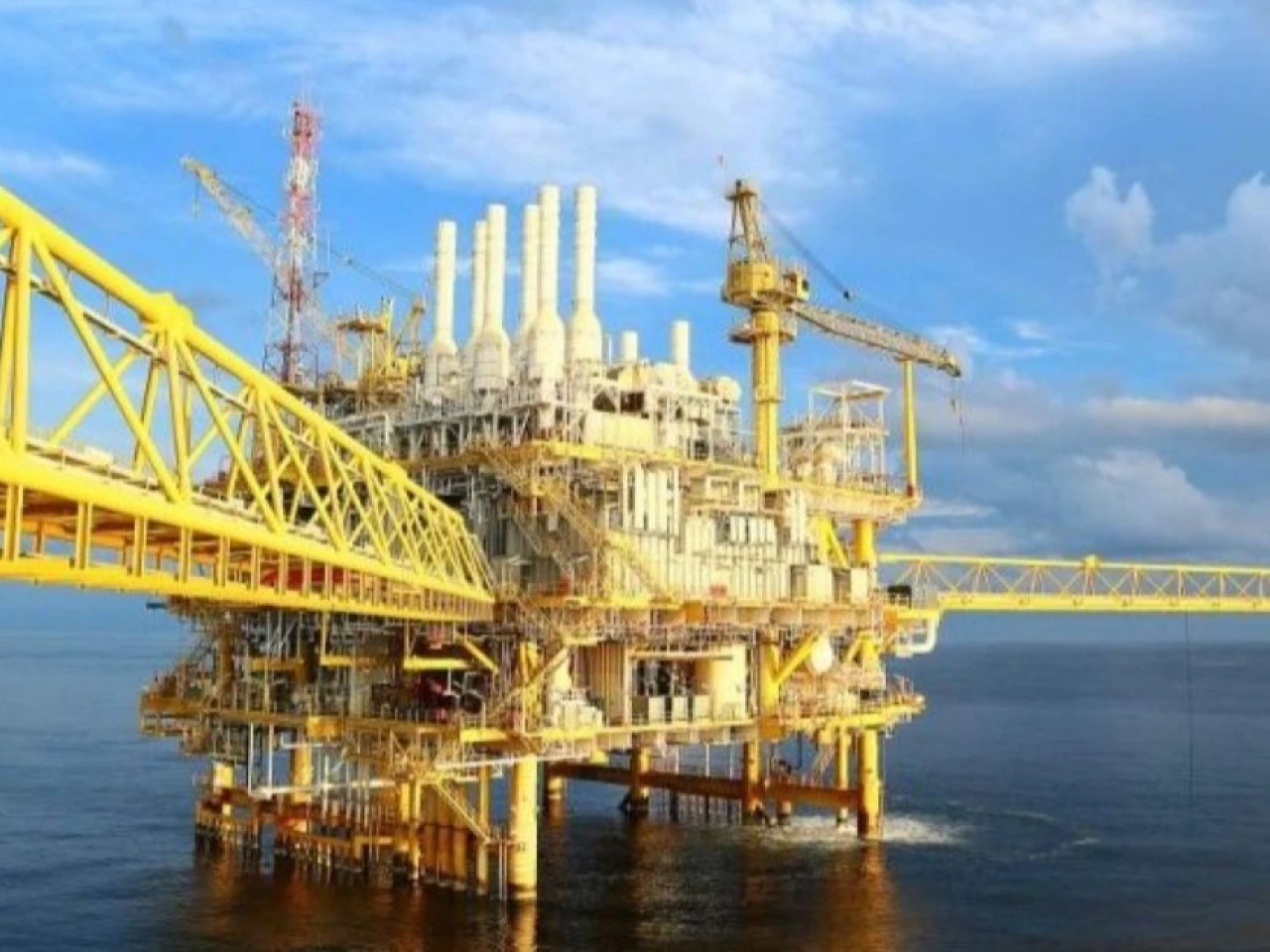 Petronas confirma hallazgo de hidrocarburos en el Bloque 52 de Surinam