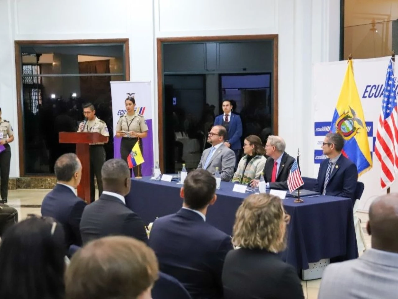 FBI en Ecuador reforzará investigaciones contra narcotráfico y lavado de activos