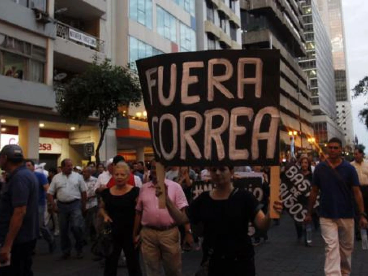 El país dividido en las calles en un día de crecientes manifestaciones