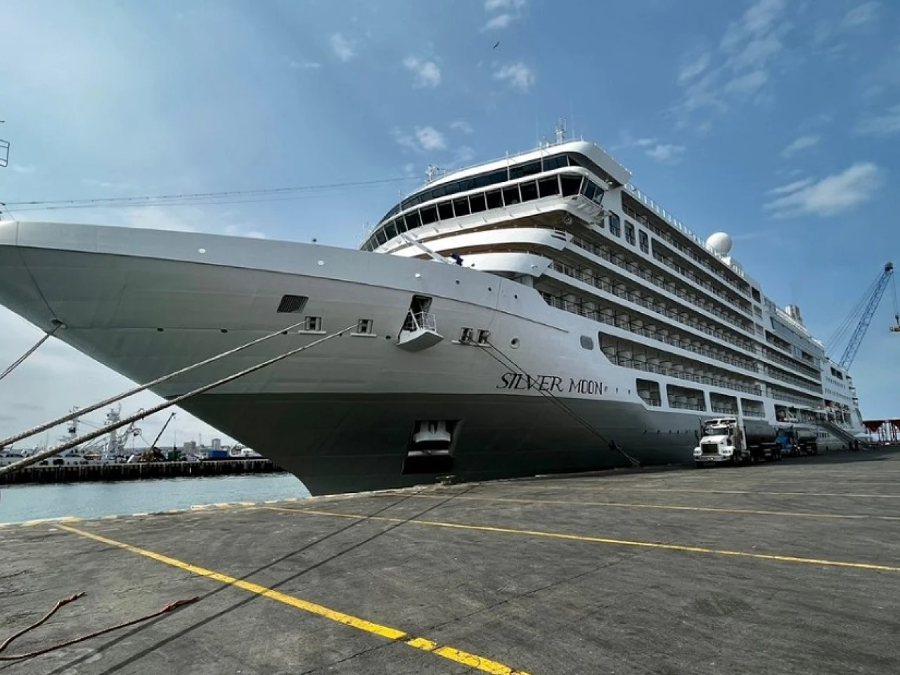 El crucero Silver Moon llegó a Manta y Guayaquil