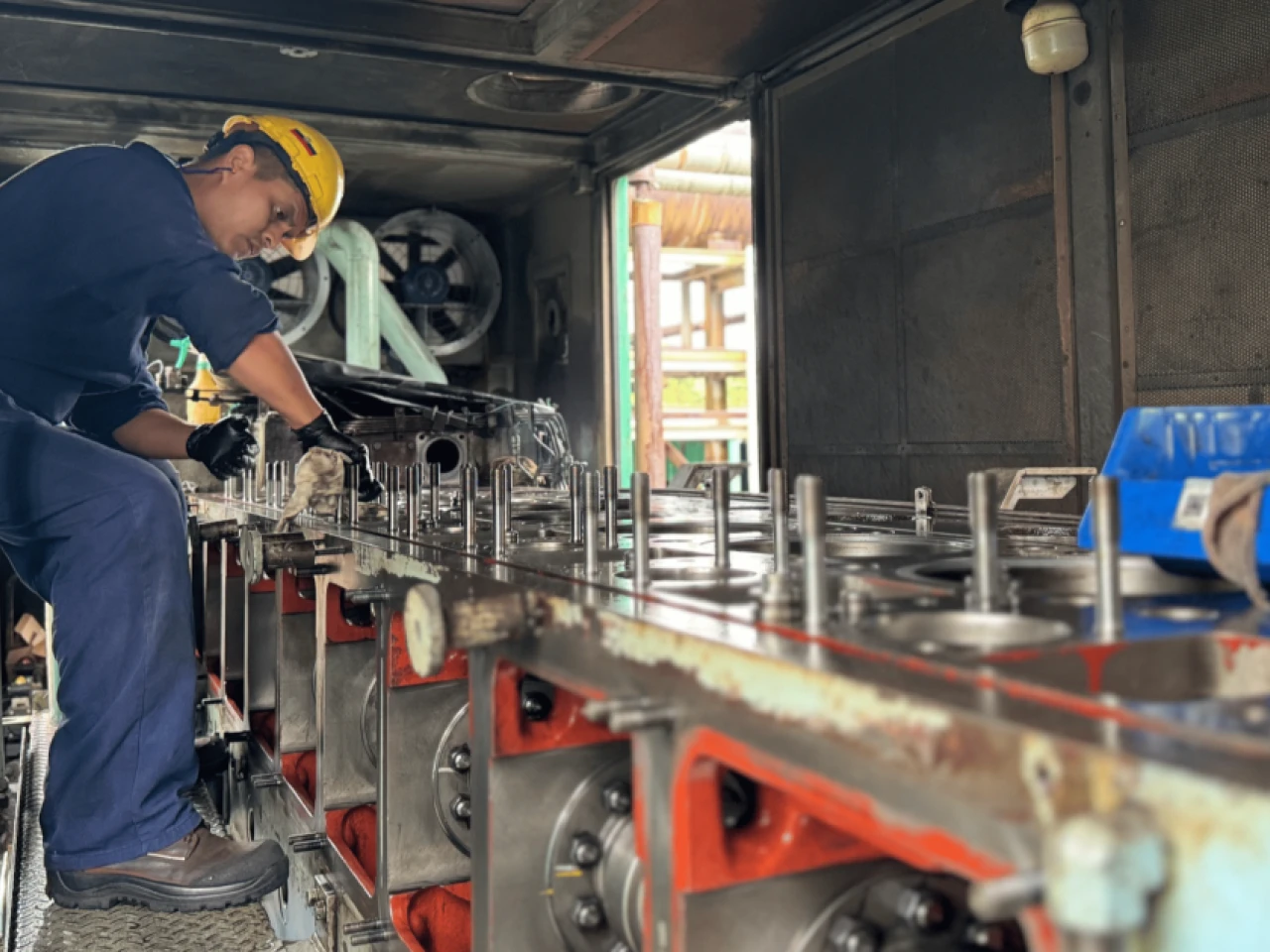 Gobierno ejecuta mantenimiento en centrales que abastecen al sector petrolero