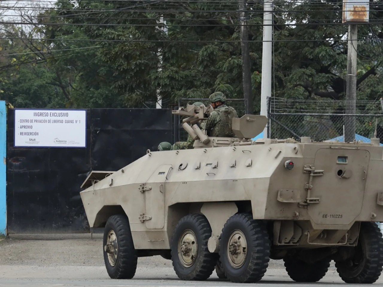 Militares encontraron armas y explosivos en cárcel de Guayas