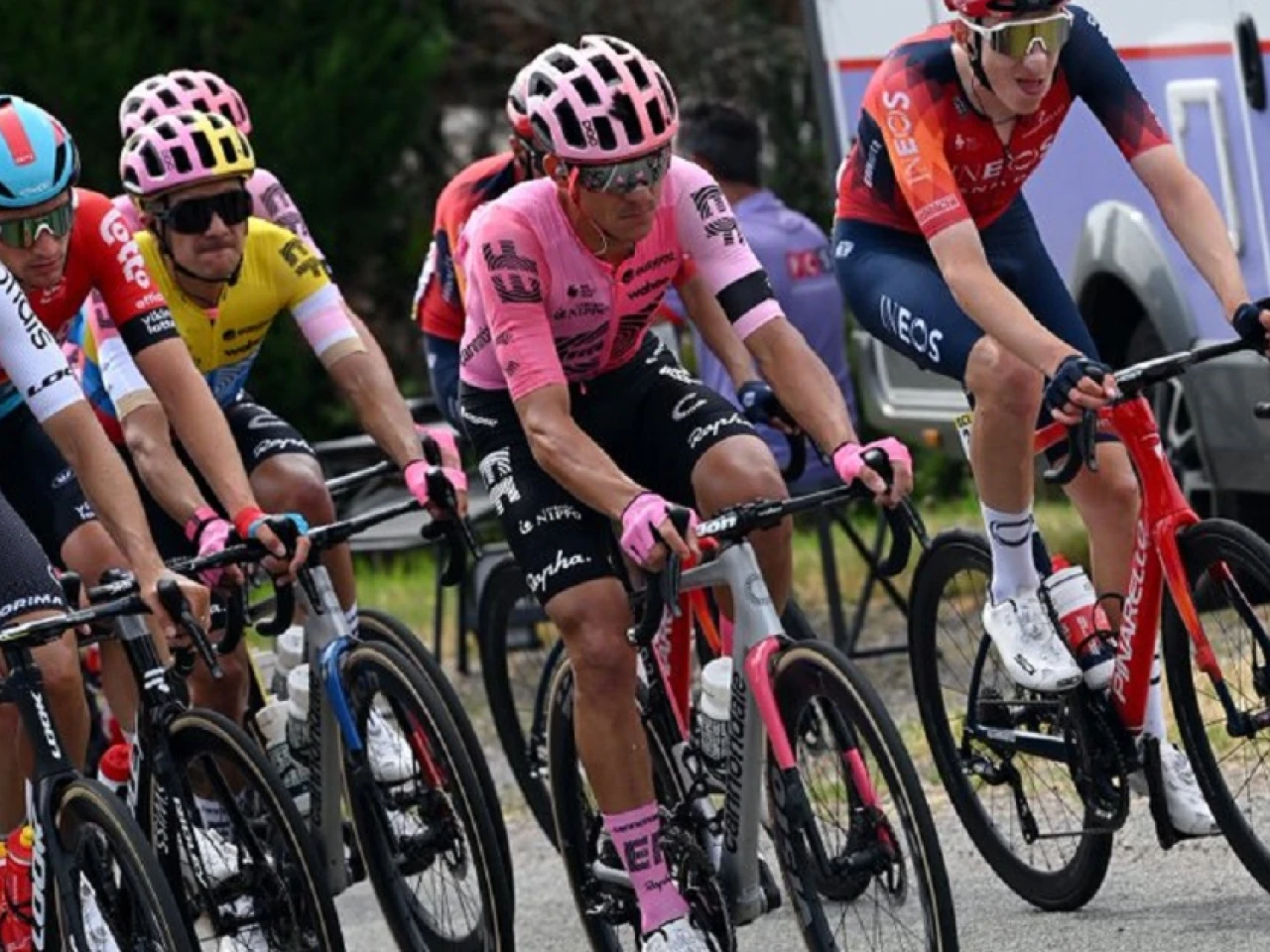 Richard Carapaz se prepara para el Tour de Francia 2023