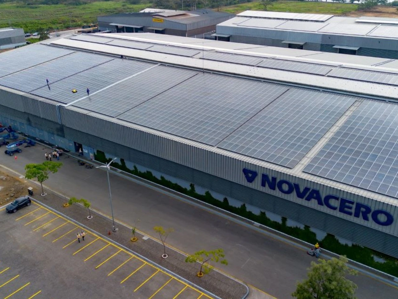La mayor planta solar privada se inaugura para fabricar acero sostenible 