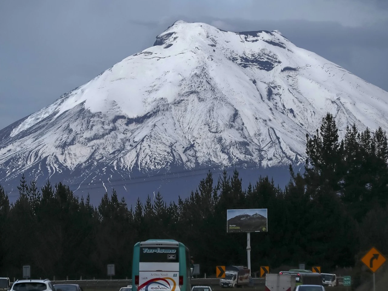 El Cotopaxi lanzó ceniza a unos mil metros de altura