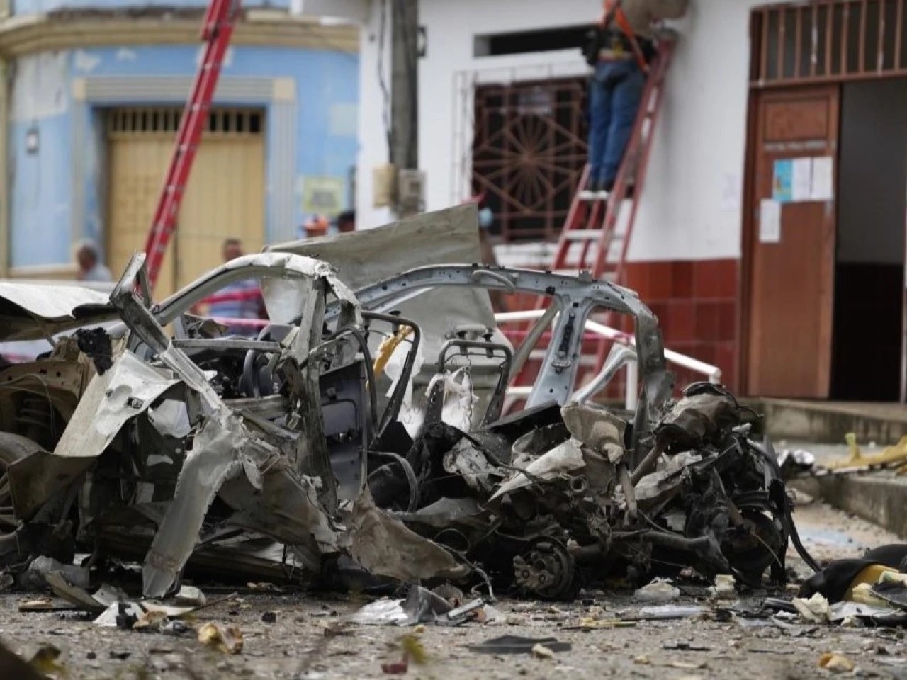 Colombia: 3 bombas dejaron un muerto y 9 heridos en Cali 