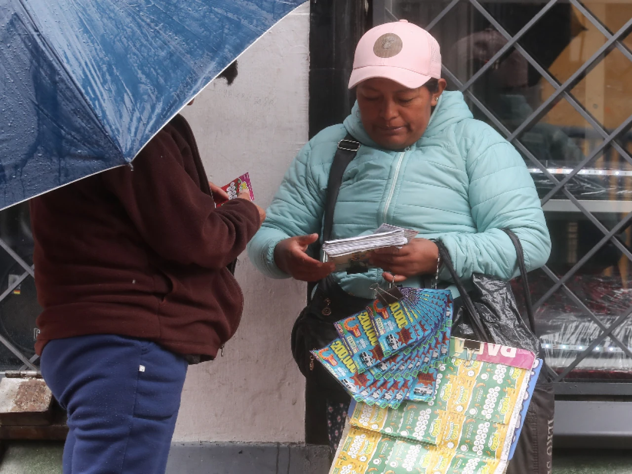 Contrato por horas: la apuesta entre crear empleo joven y temor a precarización