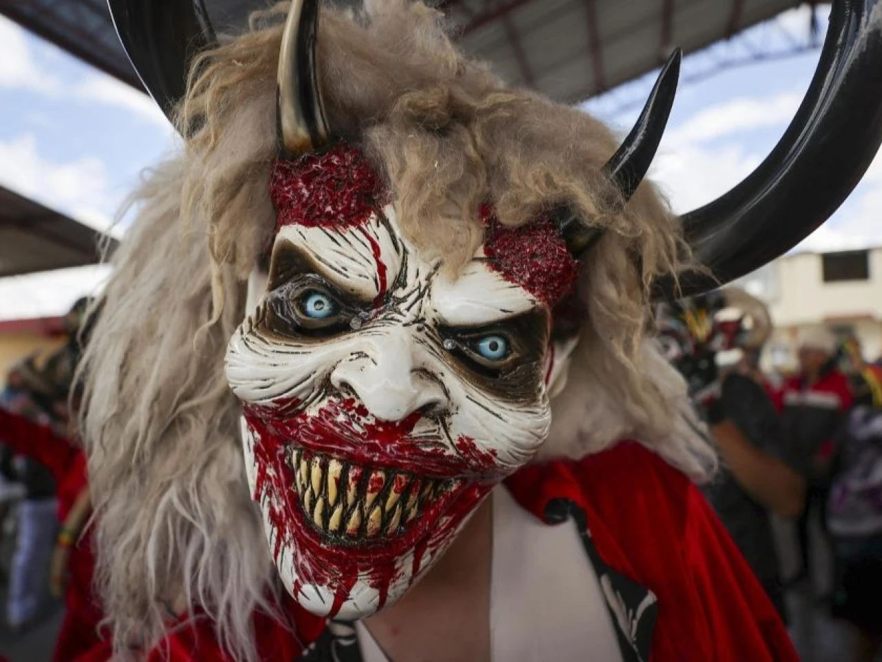 Miles de diablos bailan en Píllaro