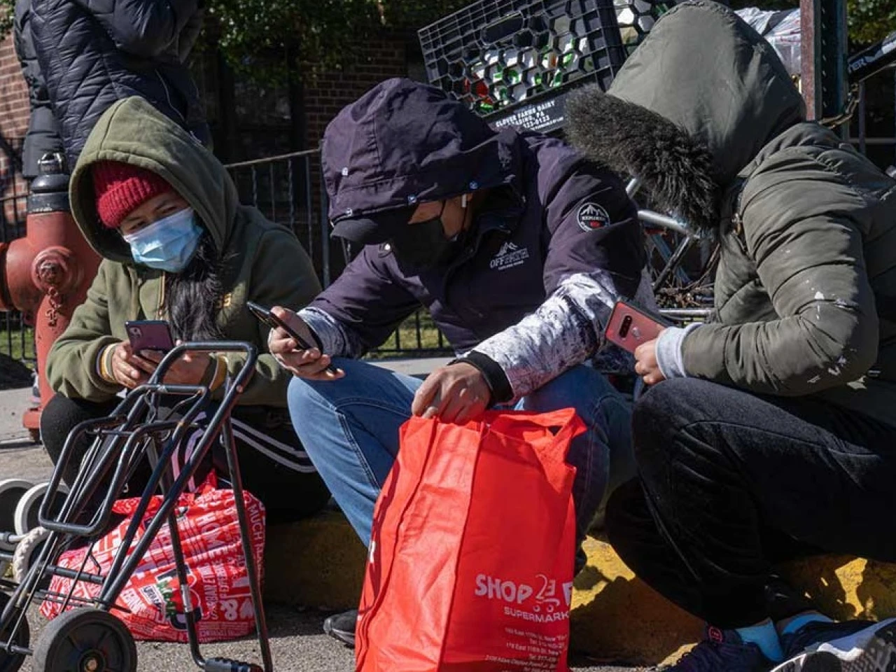 Nueva York ofrece vuelos gratuitos a inmigrantes que quieran abandonar la ciudad