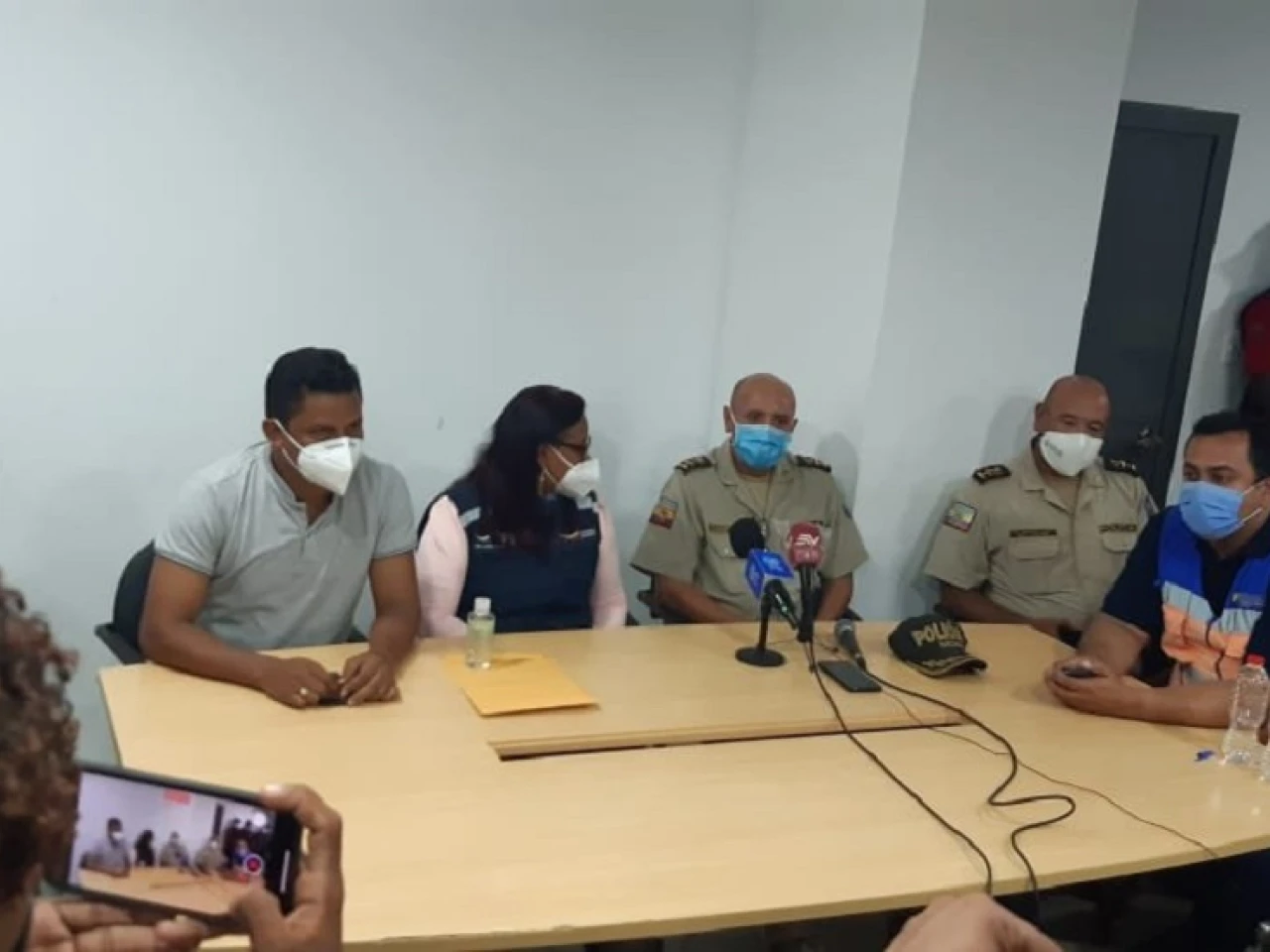 Cinco muertos en alud que sepultó a 8 en excavación minera ilegal en Ecuador