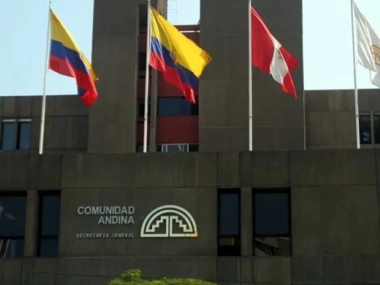 La CAN exige a Ecuador y Colombia frenar escalada arancelaria en 10 días