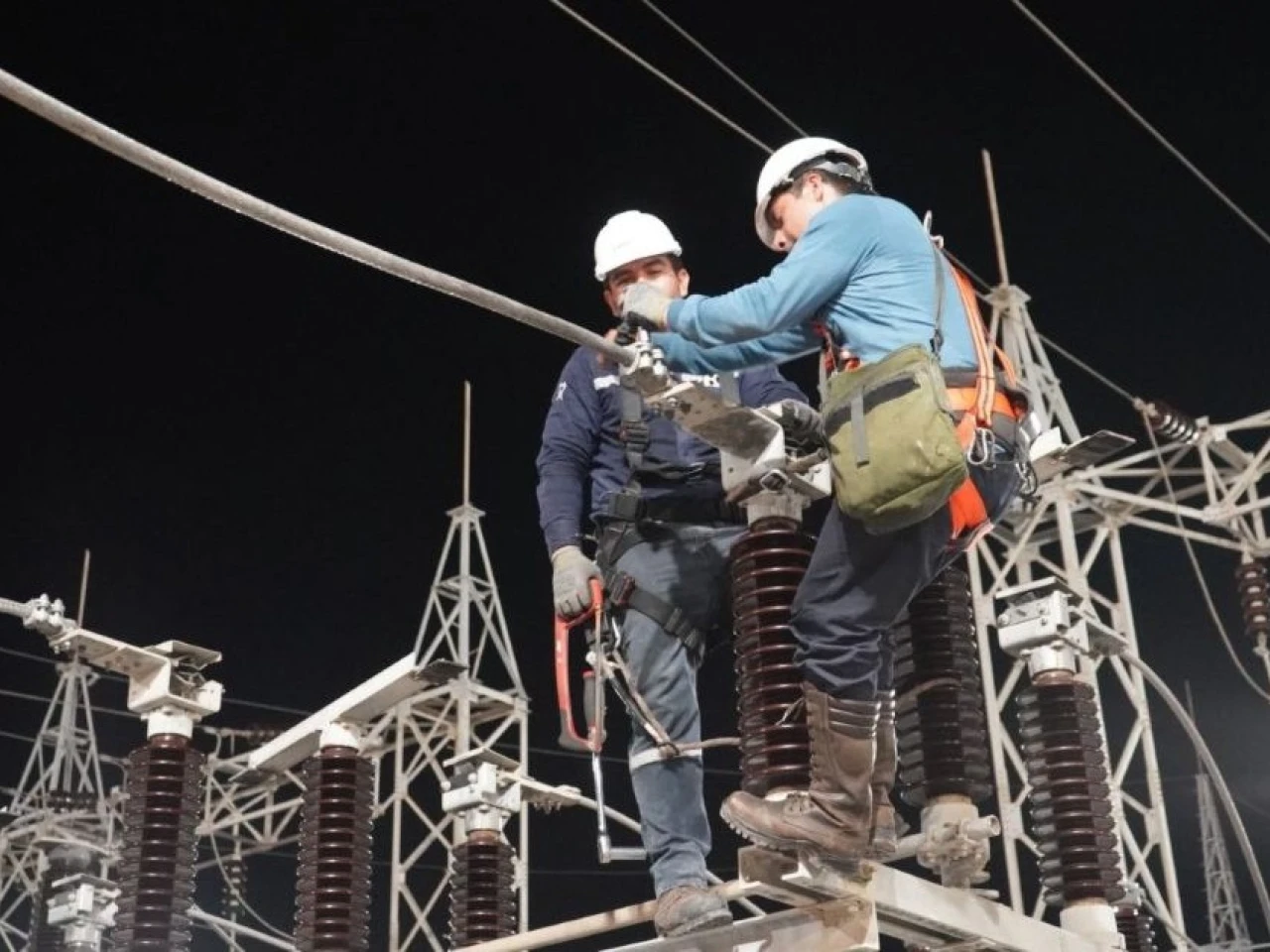 Antigüedad y sobrecarga elevan el riesgo de fallas en la red eléctrica de Ecuador
