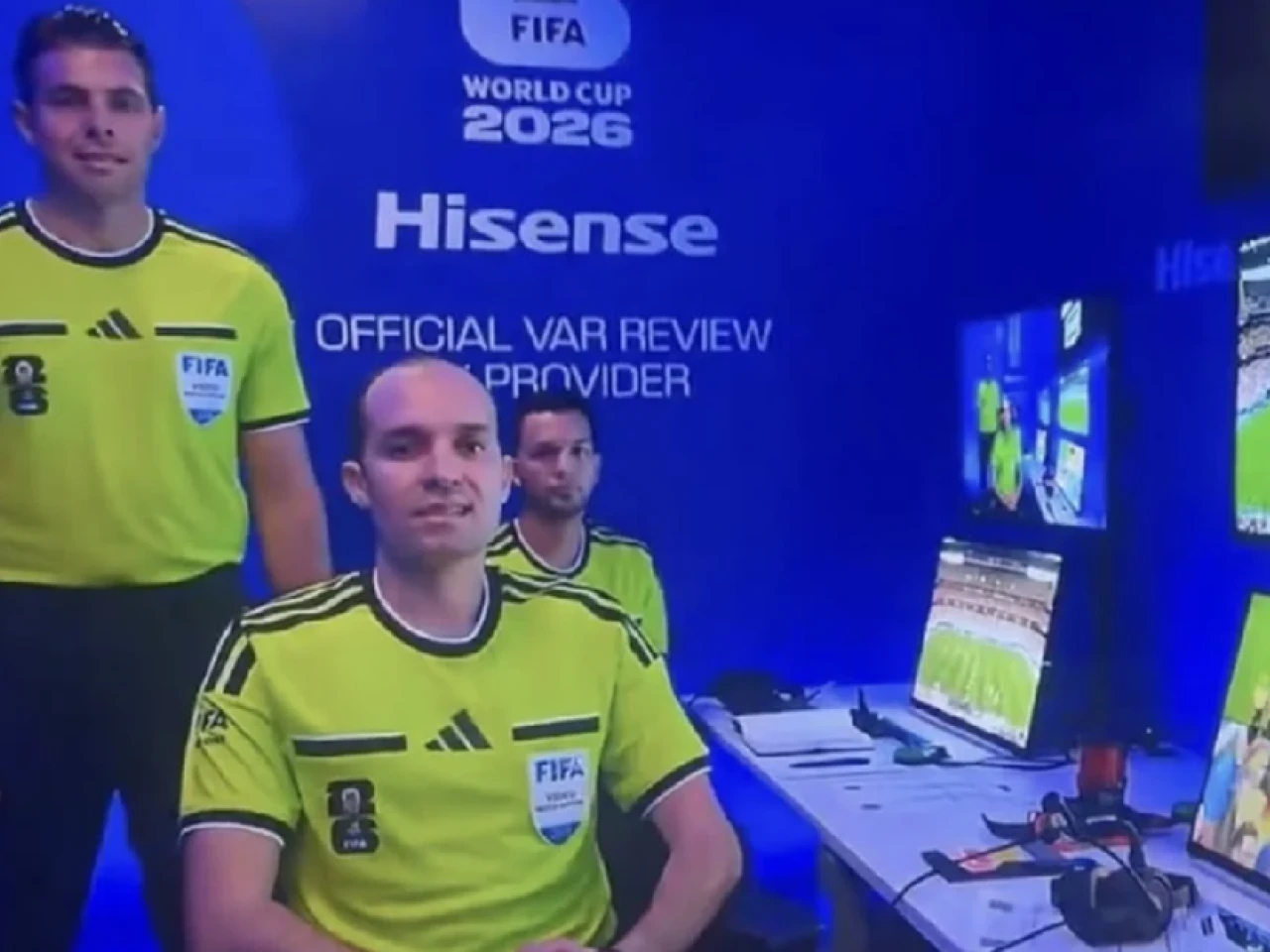 FIFA investiga a árbitro australiano por presunto gesto vinculado al supremacismo blanco durante el Mundial