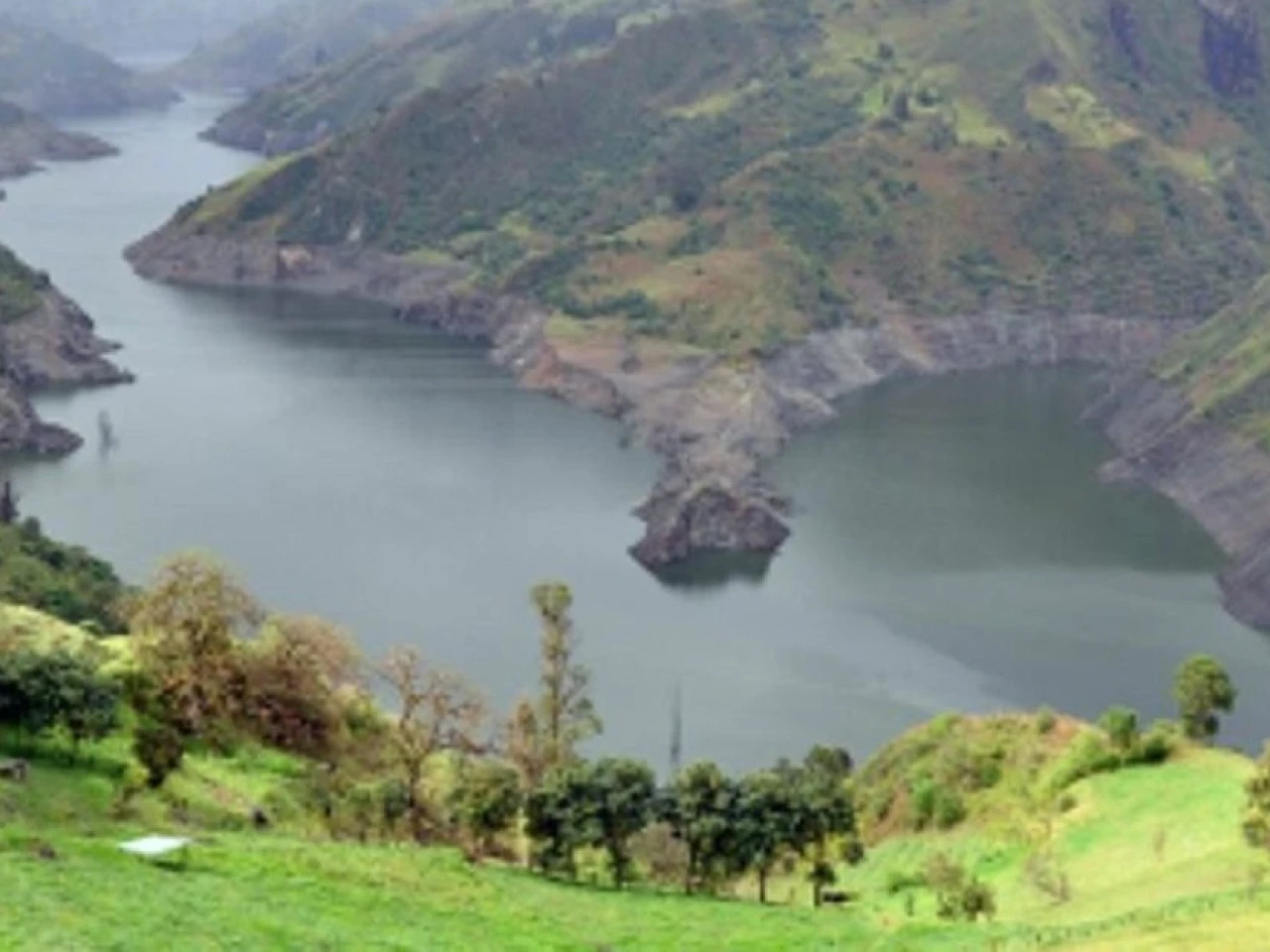 Mazar al límite. La lluvia define el futuro eléctrico de Ecuador