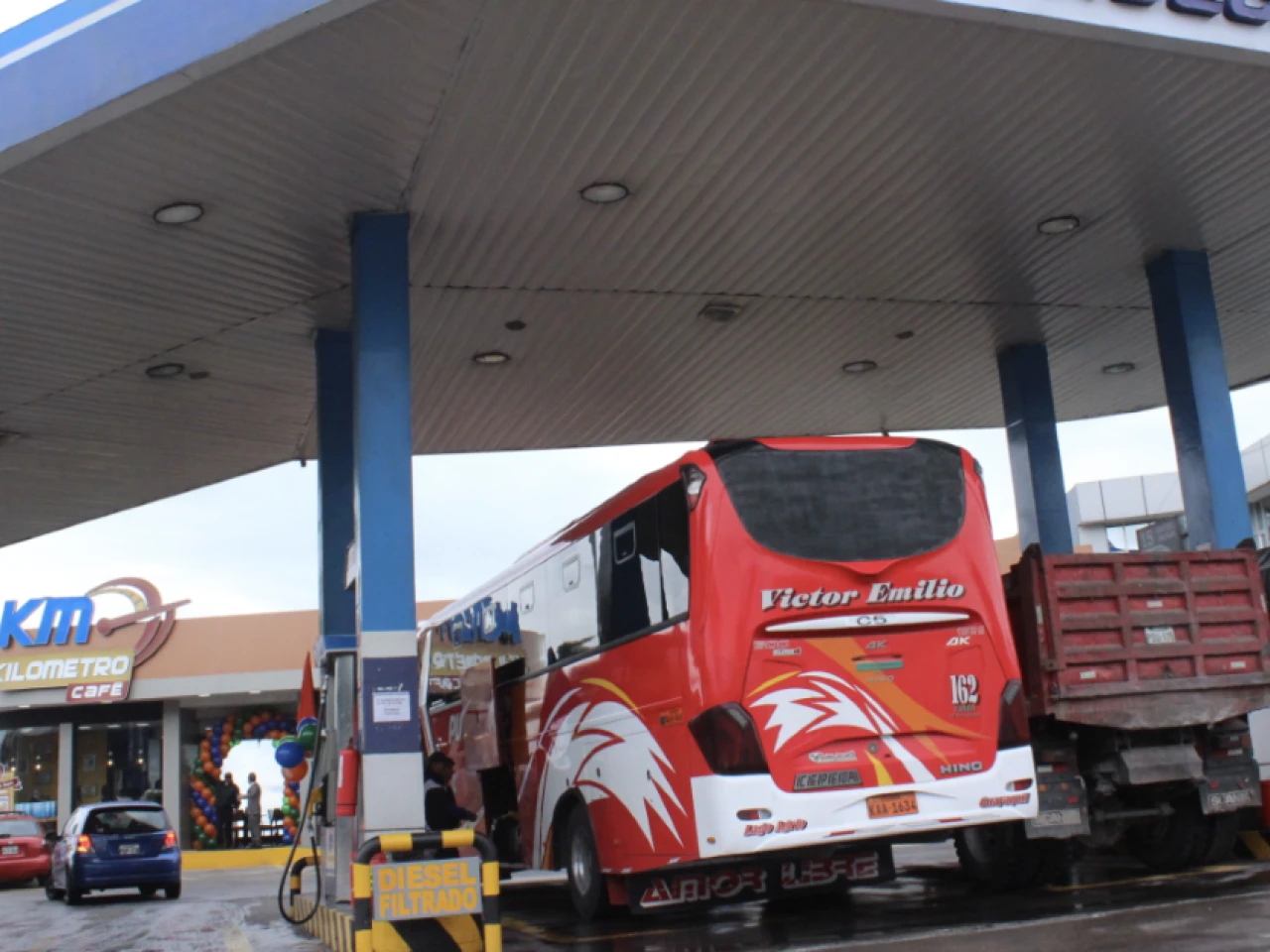 Subsidios a combustibles aumentan pese a baja de precios en Ecuador