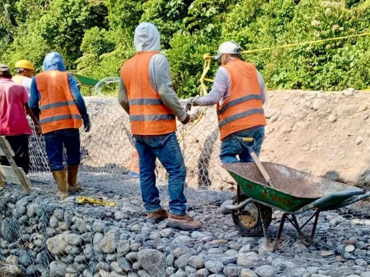 Diversas obras se llevan a cabo en las vías de Pastaza 