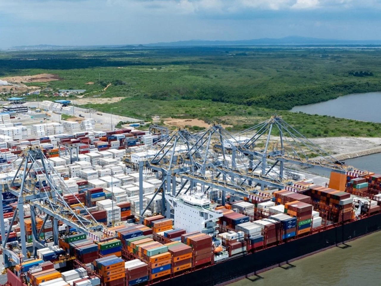 DP World está ampliando el muelle en el Puerto de Posorja