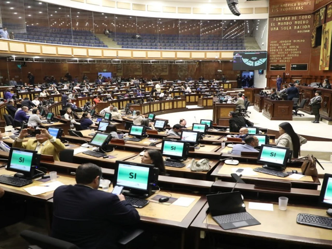 La Asamblea Nacional censuró a Andrea Arrobo
