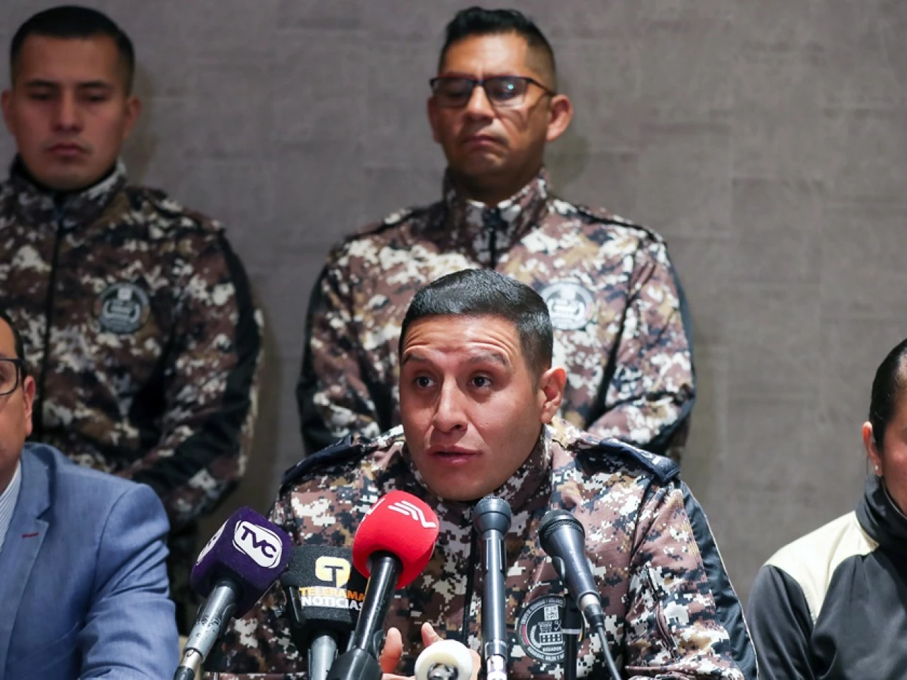 "Estamos dolidos y llenos de ira", aseguran guardias de cárceles