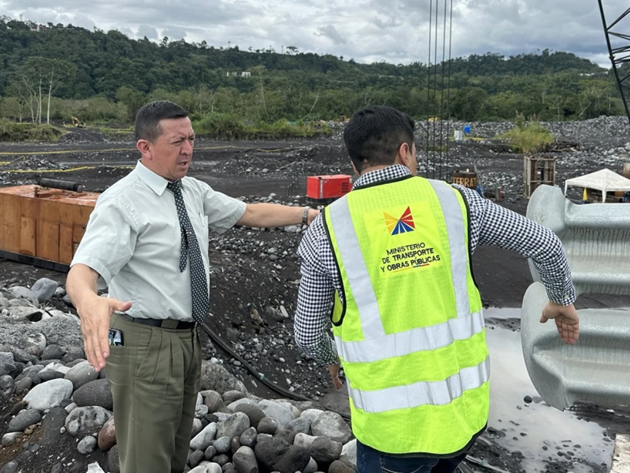 Obras viales en Morona y Zamora avanzan