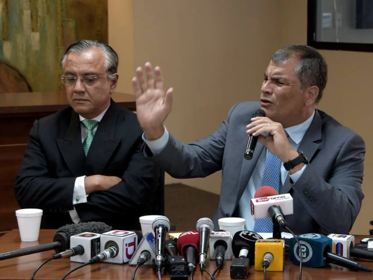 Llamado a juicio y denuncias marcaron año legal de Rafael Correa
