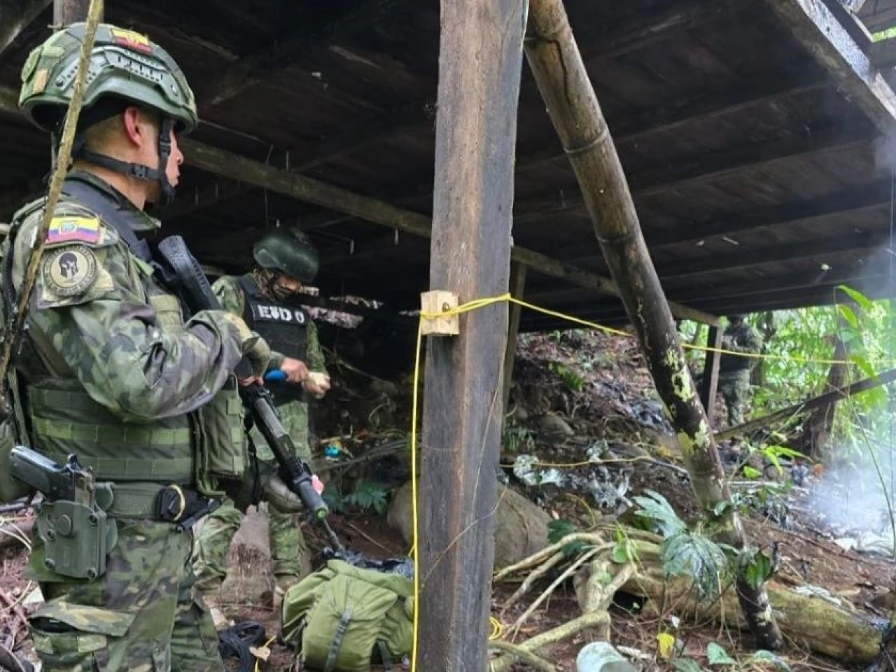 Ejército destruyen presuntos laboratorios de droga en la frontera con Colombia 