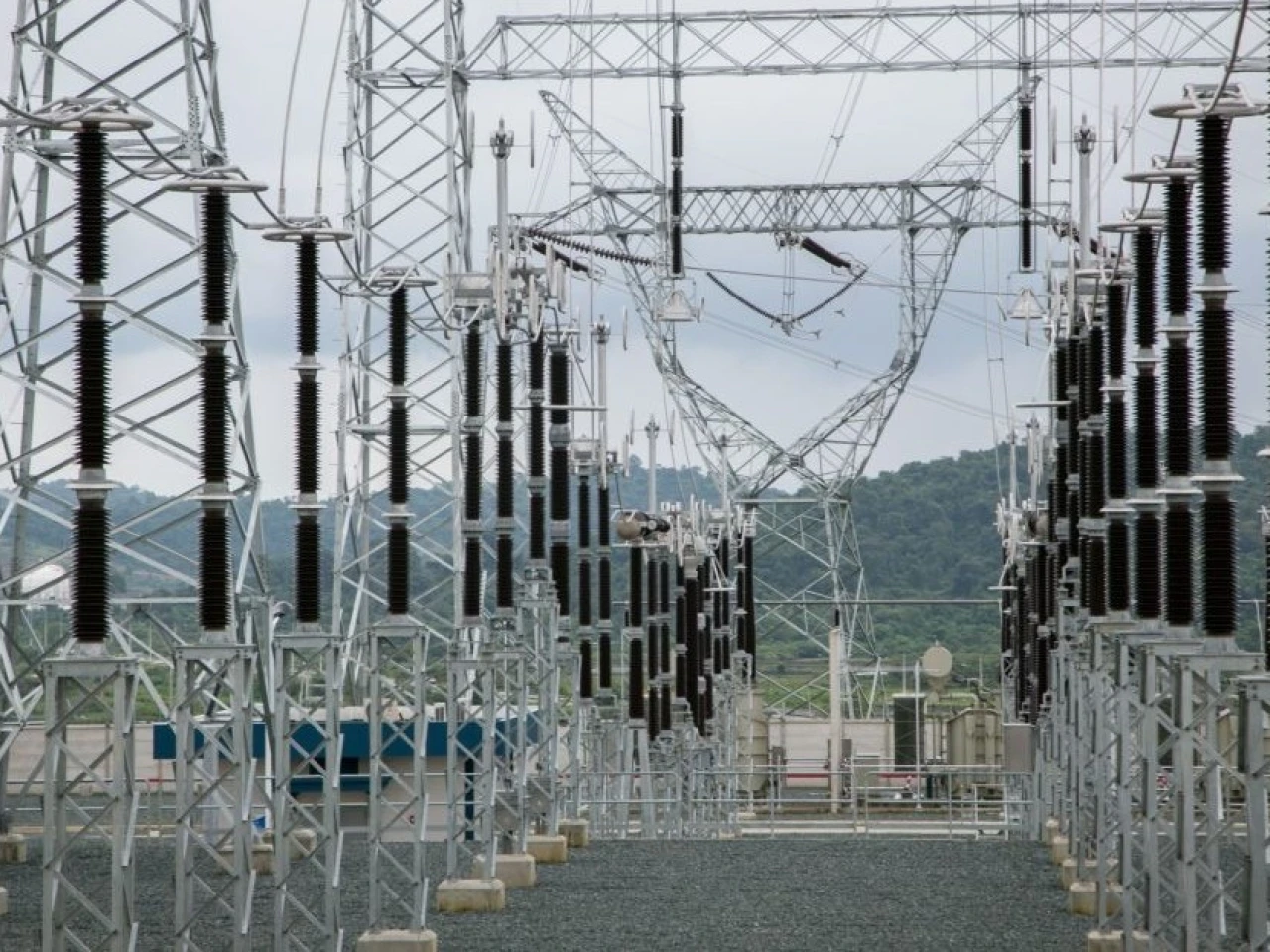 Ecuador recibe cooperación para reforzar su sistema eléctrico